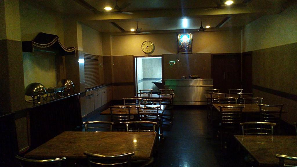 Sivamurugan Hotell Kumbakonam Exteriör bild