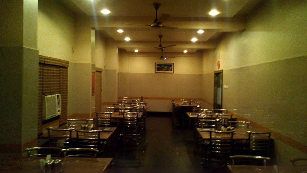 Sivamurugan Hotell Kumbakonam Exteriör bild